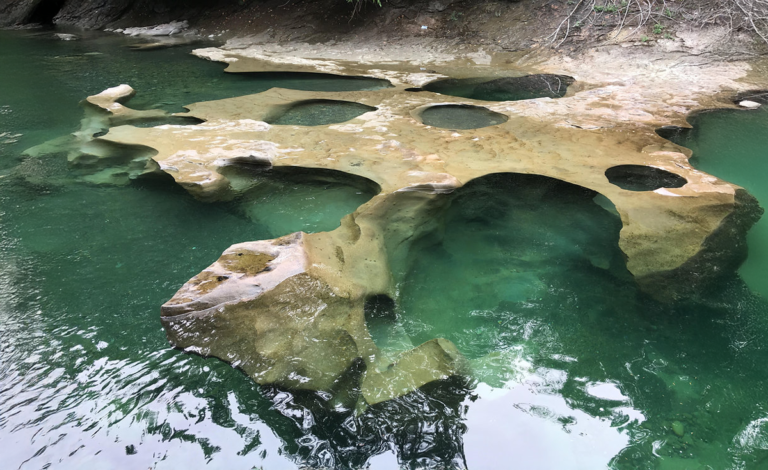 Oyster-River-Potholes,-Vancouver-Island,-British-Columbia